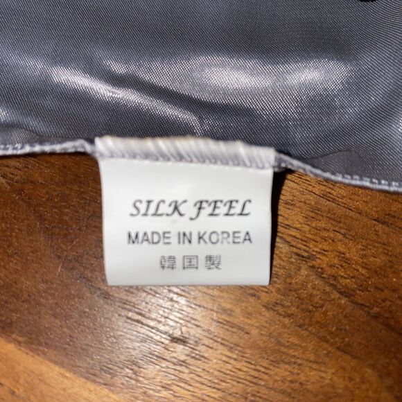 Silky feel scarf 27” square pink & gray on white designer chic motif elegant - Picture 6 of 8